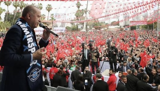 Aday Belli Değil; Slogan Belli…