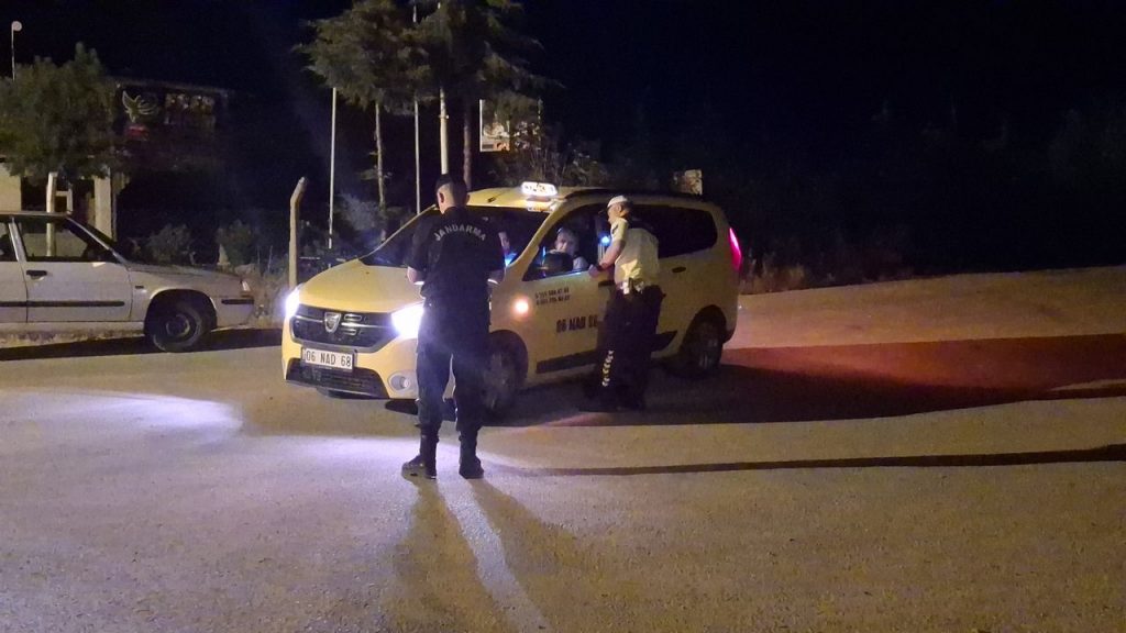 Beypazarı’nda jandarma ekiplerinden gece denetimi