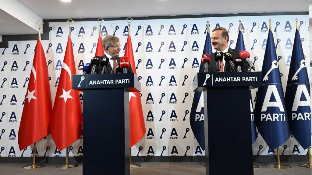 Ağıralioğlu, Davutoğlu ile biraraya geldi: “PKK'ya nezaket, millete serzeniş”