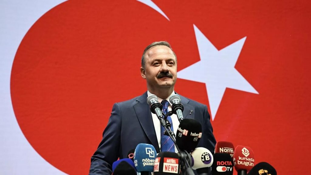 Ağıralioğlu'ndan önemli açıklama: Dünya 3. Cihan Harbi gibi sıkışıyor