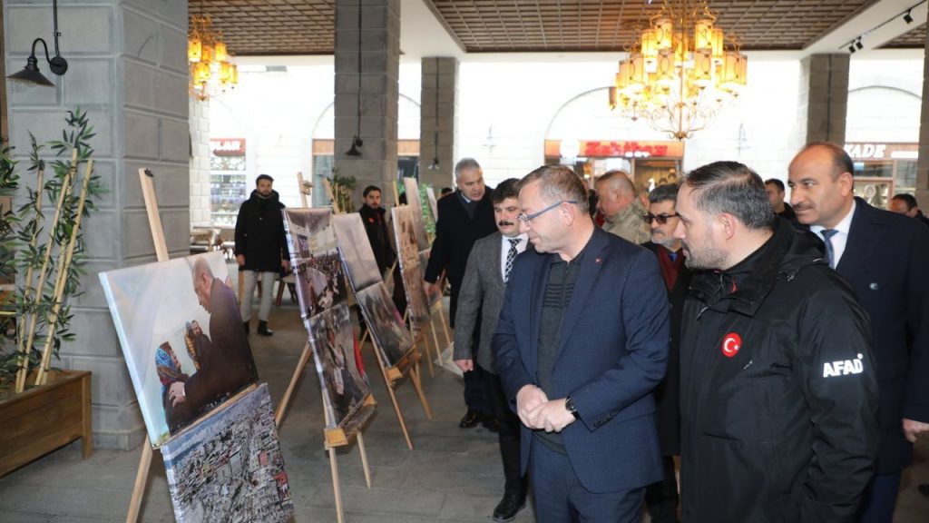 Kars Valisi Ziya Polat: "Deprem şehitlerimize rahmet diliyorum"