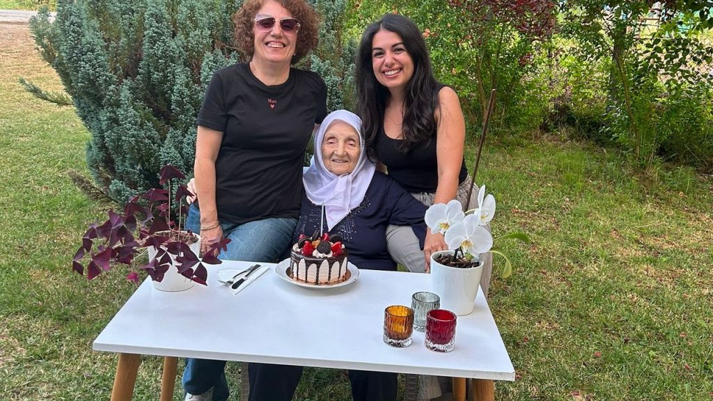 Torun Elif’ten anneanne’ye 93'üncü yaşgünü sürprizi