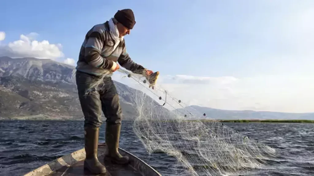 Balıkçılar "Vira Bismillah" demek için gün sayıyor