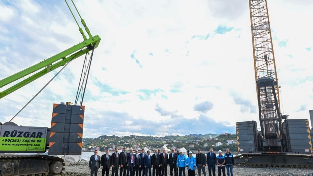Bakan Uraloğlu, İyidere Lojistik Limanı’nı yerinde inceledi
