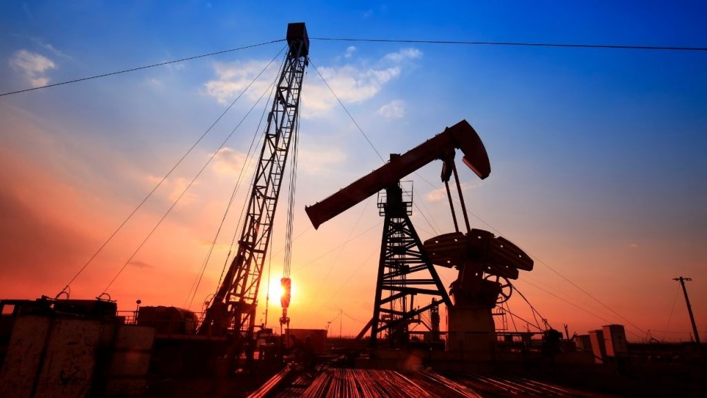 Brent petrolün varil fiyatı 62,04 dolara yükseldi