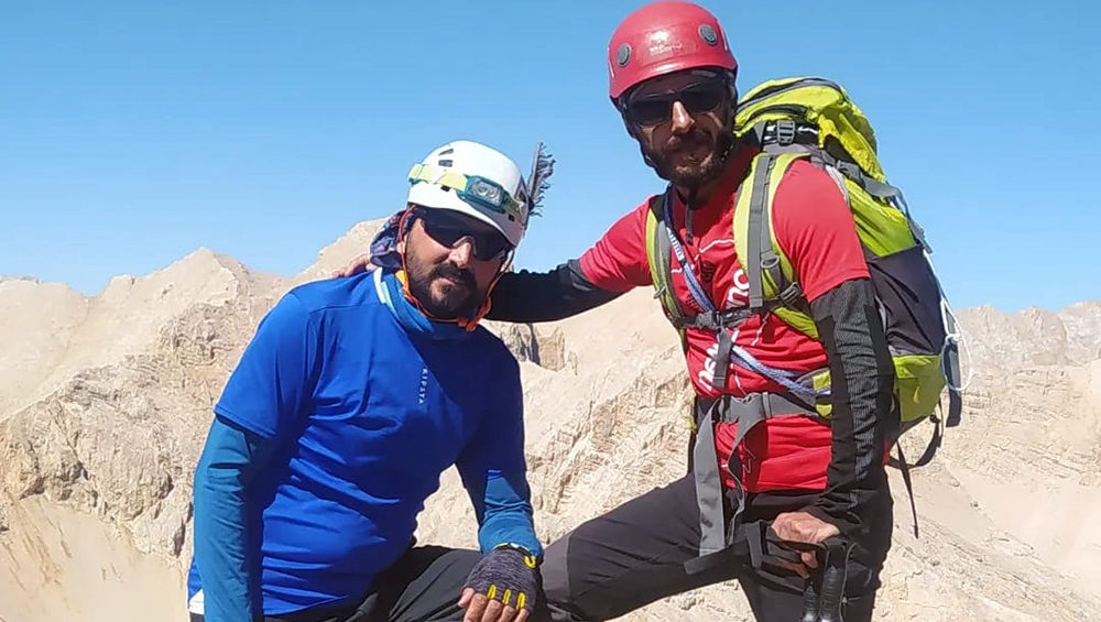 Zirve tutkunu dağcılar yine zoru başardı