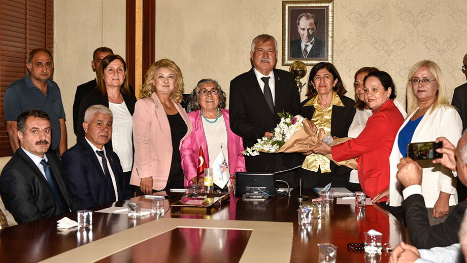 Karalar muhtarlarla, esnafla ve hemşehrileriyle bir arada…