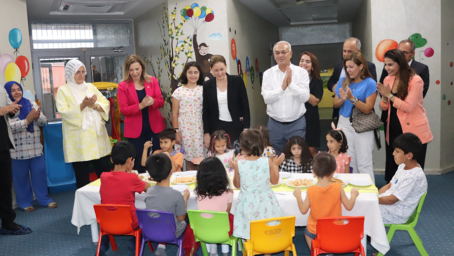 Başkan Kanlı ve Milletvekili Ersoy\’dan depremzede çocuklara ziyaret