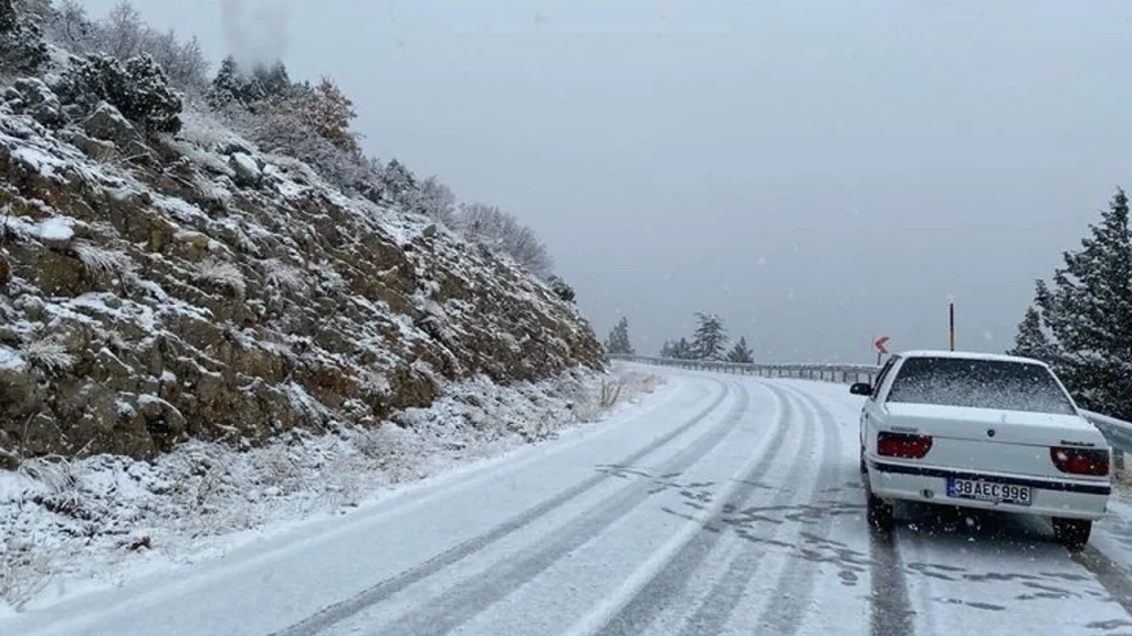 Adana’nın yüksek kesimlerine kar yağdı