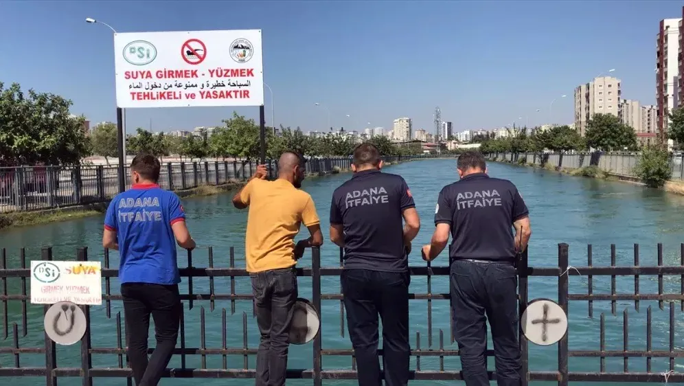 Adana’da polis vatandaş el ele can kurtardı…