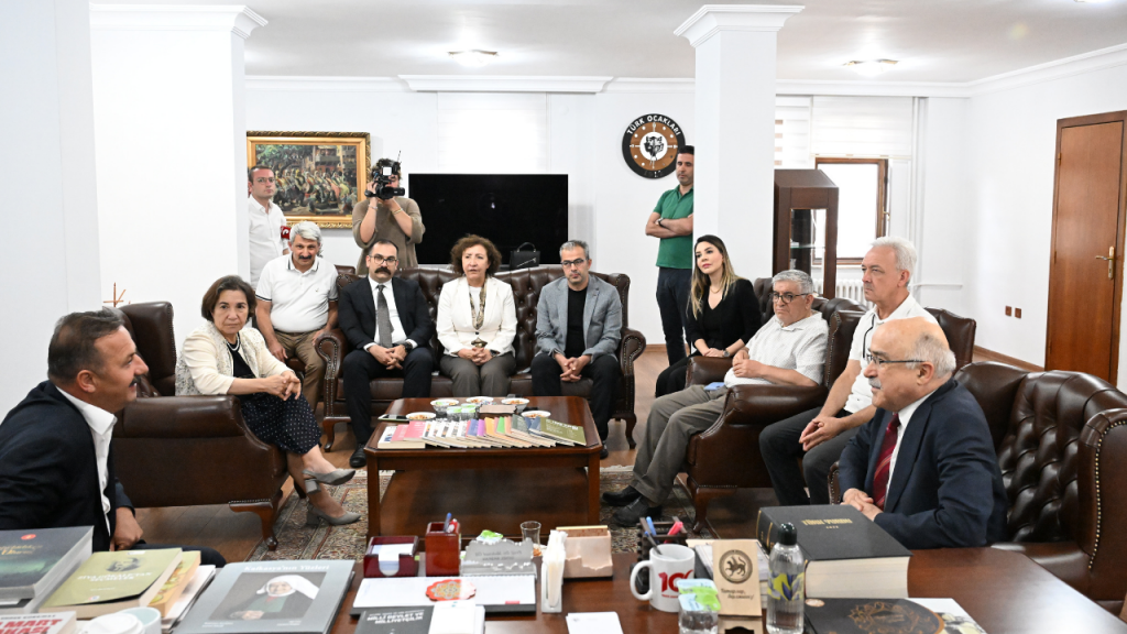 Anahtar Parti heyeti Türk Ocakları'nı ziyaret etti