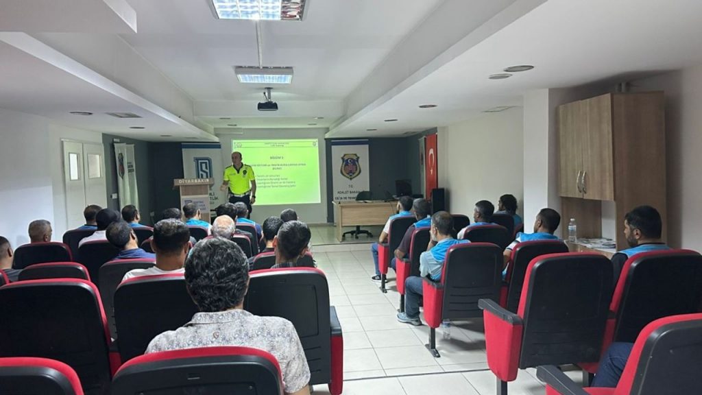 Diyarbakır Denetimli Serbestlik Müdürlüğü trafik güvenliği eğitimleriyle farkındalık yarattı