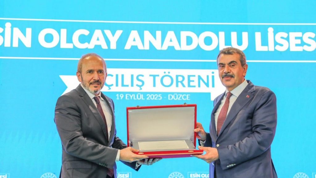 Düzce Esin Olcay Anadolu Lisesi’nin açılışını bakan Tekin yaptı