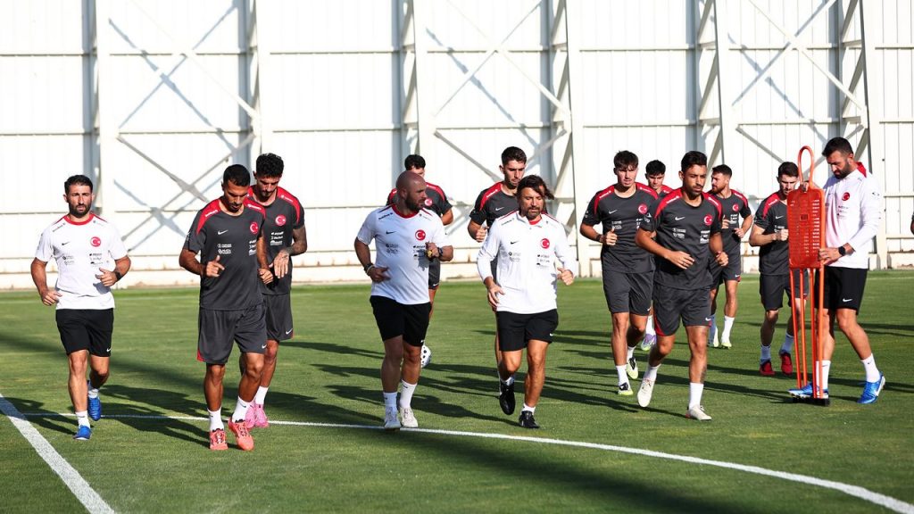 Ay-Yıldızlılar, İspanya Karşılaşmasının Hazırlıklarına Başladı