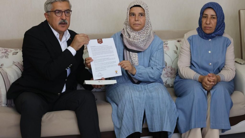 AK Parti Genel Başkan Yardımcısı Yayman, Hatay’da şehit ailesini ziyaret etti