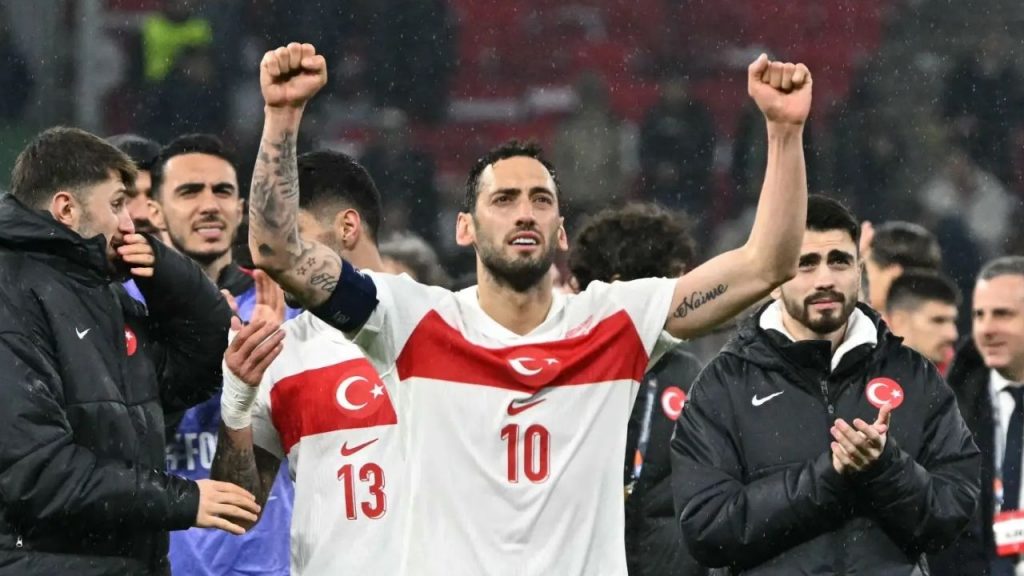 Hakan Çalhanoğlu Milli Takım’da “Dalya”ya hazırlanıyor