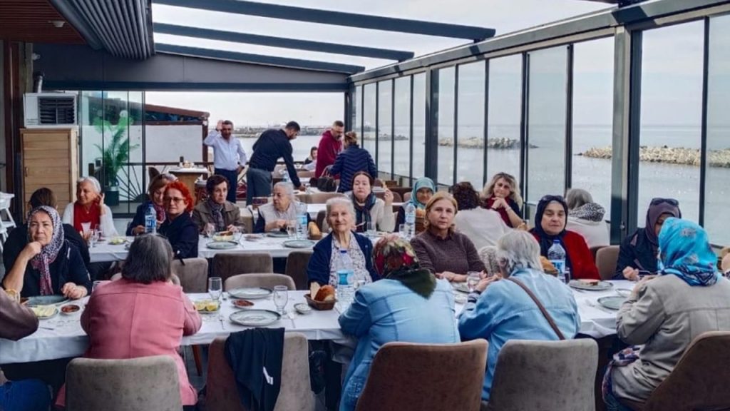 Düzce "Cumhuriyet Kadınları Derneği" toplandı