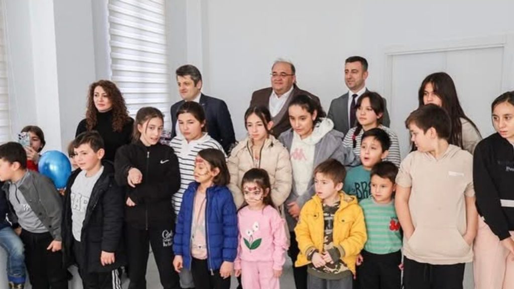 Başkan Parlak’tan çocuklara yarıyıl sürprizi