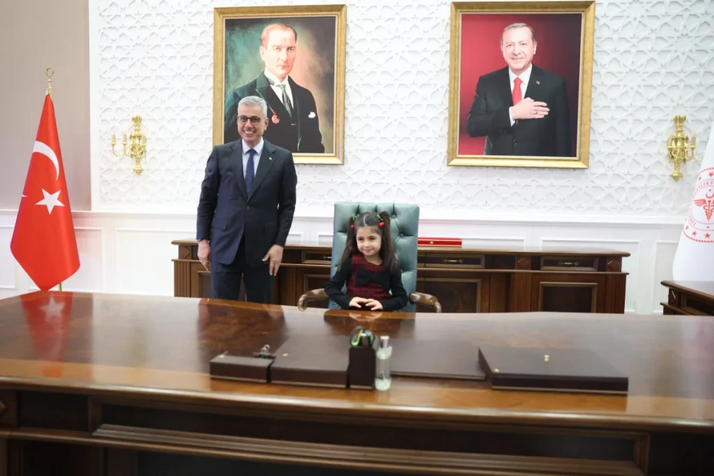 Sağlık Bakanı Memişoğlu'ndan "Önce sağlık, daima sevgi" paylaşımı