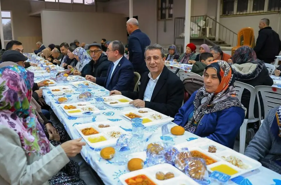 Efeler'in ilk iftar sofrası Alanlı Mahallesi'nde kuruldu