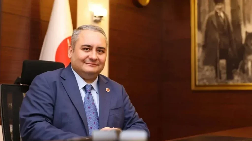 Keçiören Belediye Başkanı Özarslan partisi CHP'den ayrıldığını duyurdu