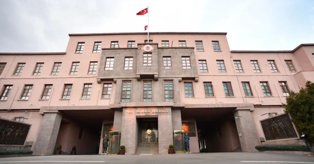 Türk askeri yurda döndü